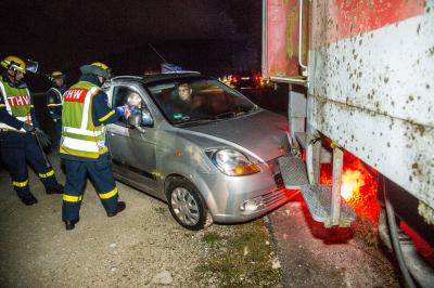 Messstetten: Ueber 140 Einsatzkraefte aus 2 Landkreis (Esslingen, Rems-Murr) proben den Ernstfall - Zug entgleist - Terroranschlag